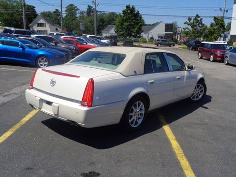 Used 2011 Cadillac DTS Luxury FWD image 2