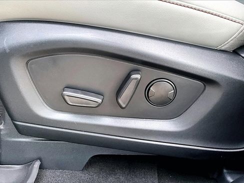 New 2025 Ford Explorer Active w/ Active Comfort Package image 18