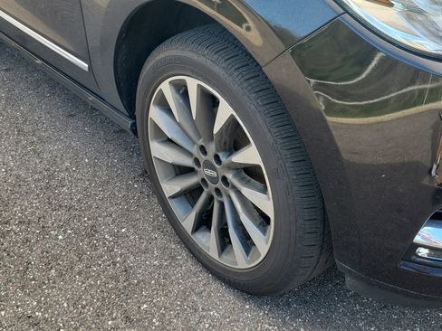 Used 2019 Lincoln Navigator Select image 6