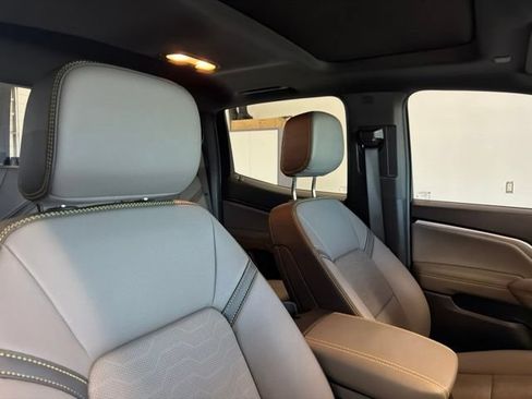 Used 2025 Chevrolet Colorado ZR2 AWD/4WD image 36