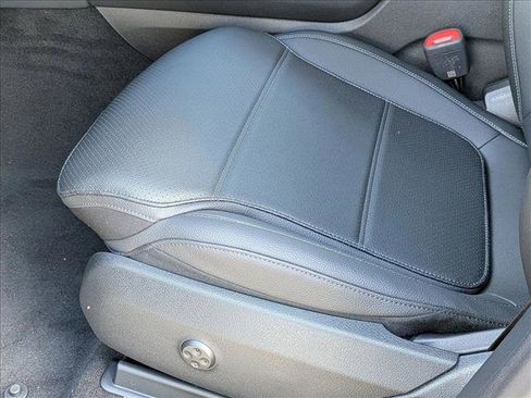 Used 2026 Mercedes-Benz GLC 300 image 4