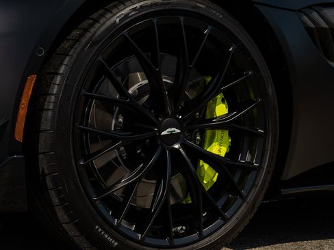 Used 2023 Aston Martin V8 Vantage Coupe RWD image 23