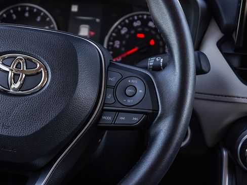 Used 2022 Toyota RAV4 XLE Premium image 18