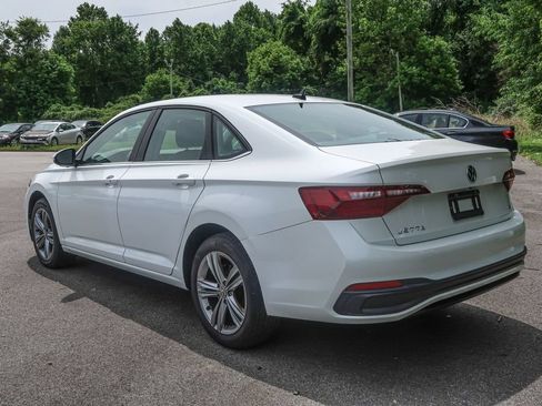 Used 2023 Volkswagen Jetta SE FWD image 13