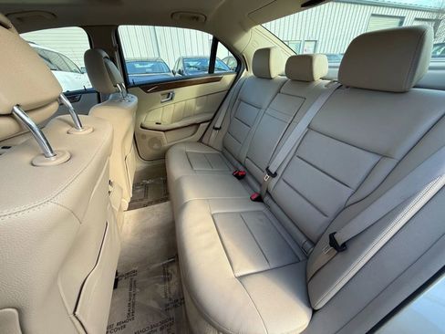 Used 2011 Mercedes-Benz E 350 E 350 4MATIC Sedan 4D image 22