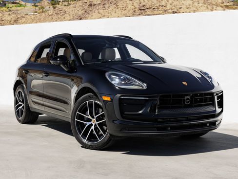 Certified 2026 Porsche Macan AWD/4WD image 9