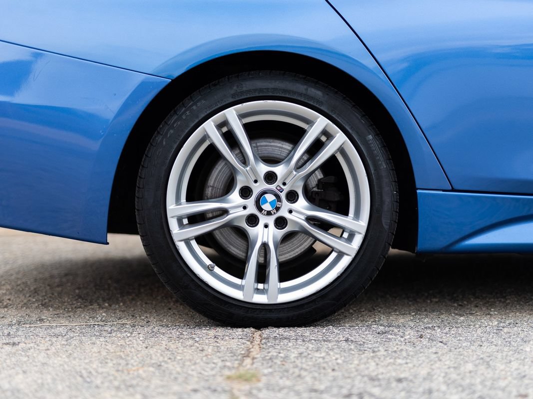 Used 2018 BMW 330i xDrive Sedan w/ M Sport Package AWD/4WD image 15