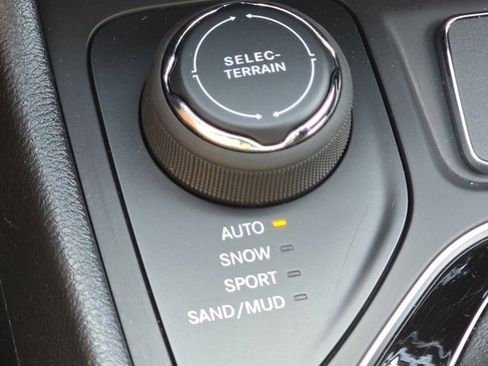 Used 2022 Jeep Cherokee Limited image 13