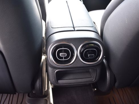 Used 2023 Mercedes-Benz GLC 300 4MATIC image 30