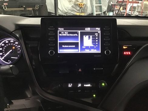 Used 2021 Toyota Camry SE FWD image 16
