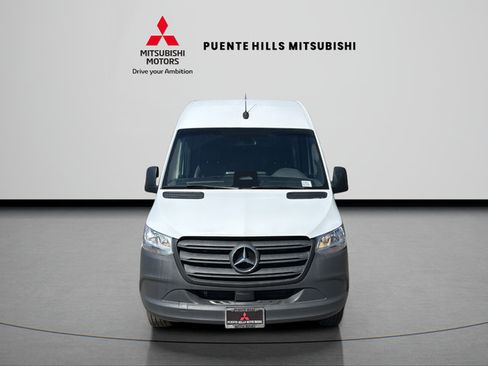 Used 2025 Mercedes-Benz Sprinter 2500 image 2