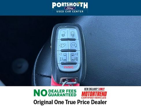 Used 2024 Chrysler Pacifica Touring-L image 13