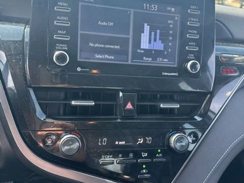 Used 2024 Toyota Camry SE image 12