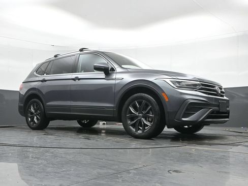 Used 2022 Volkswagen Tiguan SE AWD/4WD image 42