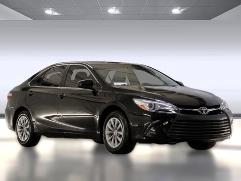Used 2016 Toyota Camry LE image 6