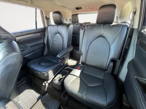 Used 2023 Toyota Highlander Limited AWD/4WD image 14