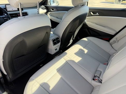 Used 2025 Genesis G70 2.5T image 20