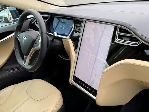Used 2013 Tesla Model S RWD image 16