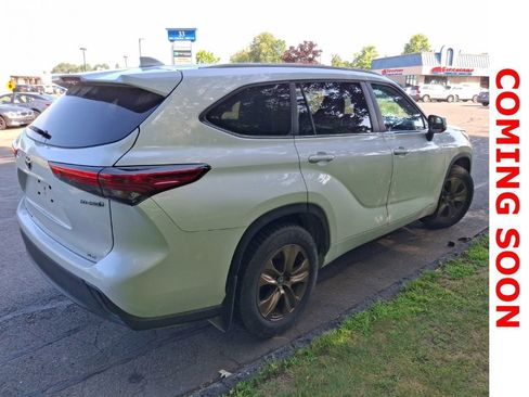 Used 2023 Toyota Highlander Bronze Edition AWD/4WD image 5