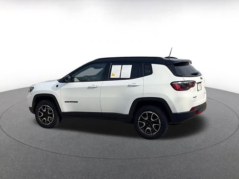 Used 2025 Jeep Compass Trailhawk AWD/4WD image 10