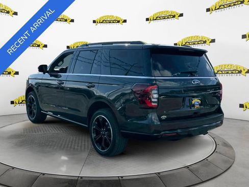 Used 2023 Ford Expedition Limited image 3