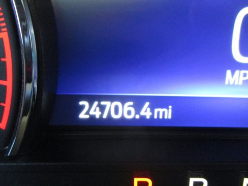 Used 2023 Ford Explorer XLT image 19