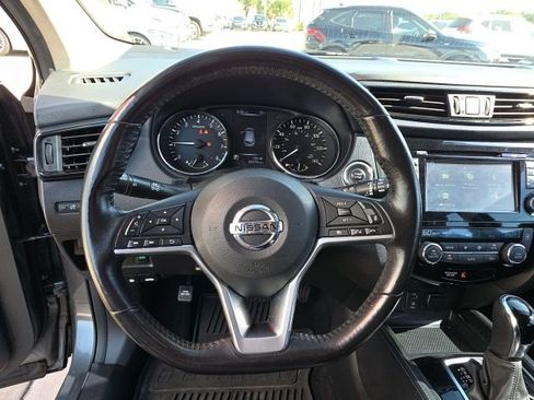 Used 2018 Nissan Rogue Sport SL w/ SL Premium Package image 16