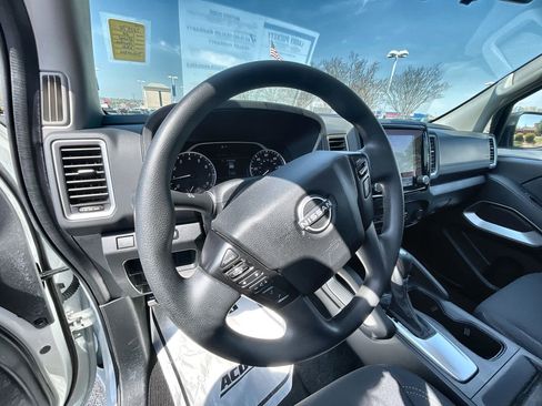 Used 2024 Nissan Frontier SV image 10
