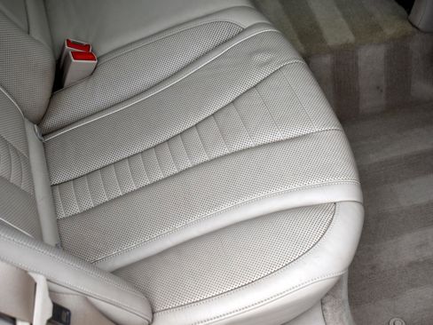 Used 2019 Mercedes-Benz S 560 4MATIC Sedan image 45