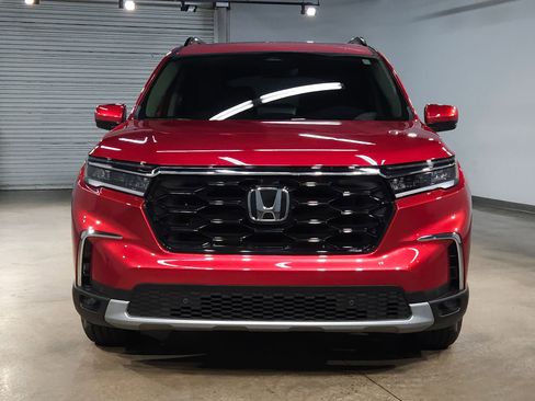 Used 2025 Honda Pilot Touring image 2