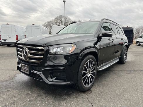 Used 2024 Mercedes-Benz GLS 450 4MATIC image 3