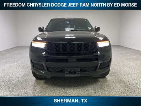 Used 2022 Jeep Grand Cherokee L Laredo AWD/4WD image 2