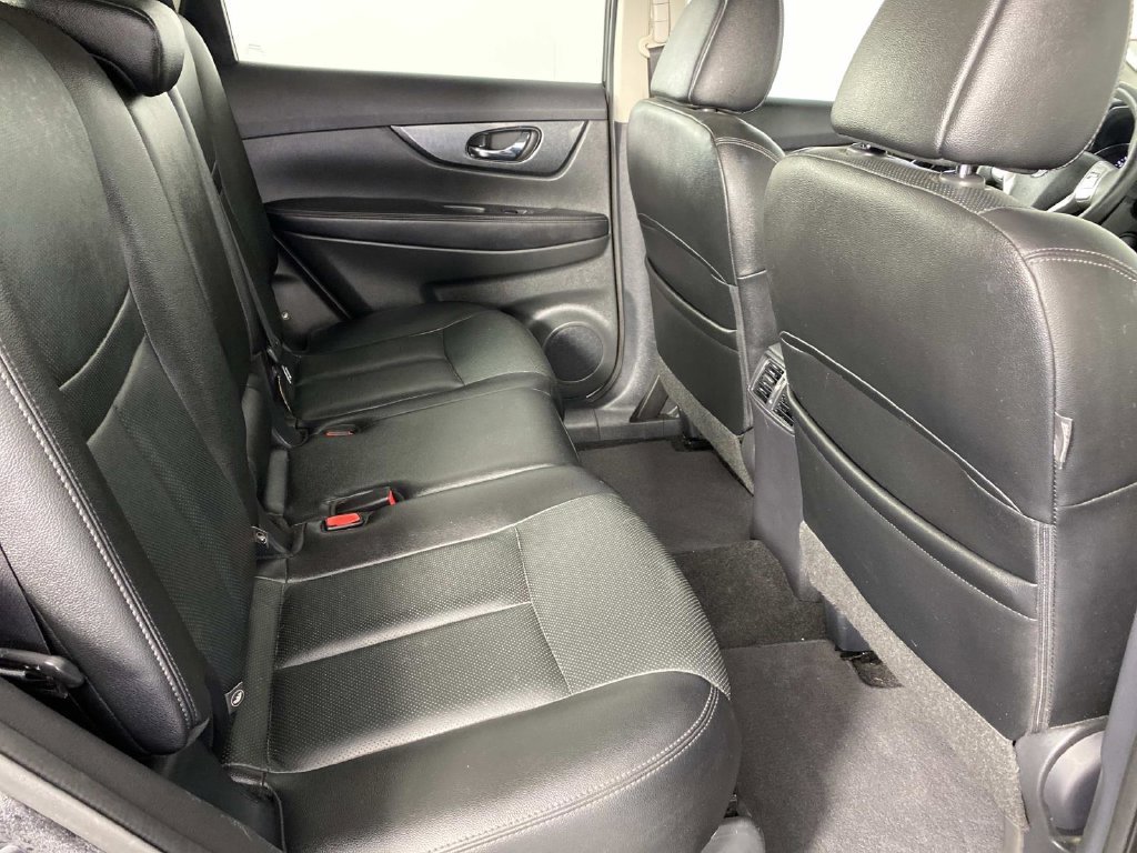 Used 2016 Nissan Rogue SL w/ SL Premium Package AWD/4WD image 10