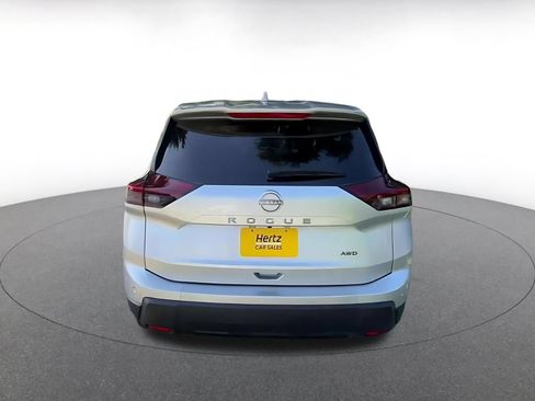 Used 2025 Nissan Rogue SV AWD/4WD image 12