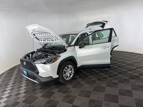 Used 2023 Toyota Corolla Cross L AWD/4WD image 11