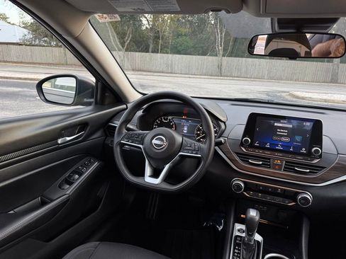 Used 2024 Nissan Altima 2.5 SV image 25