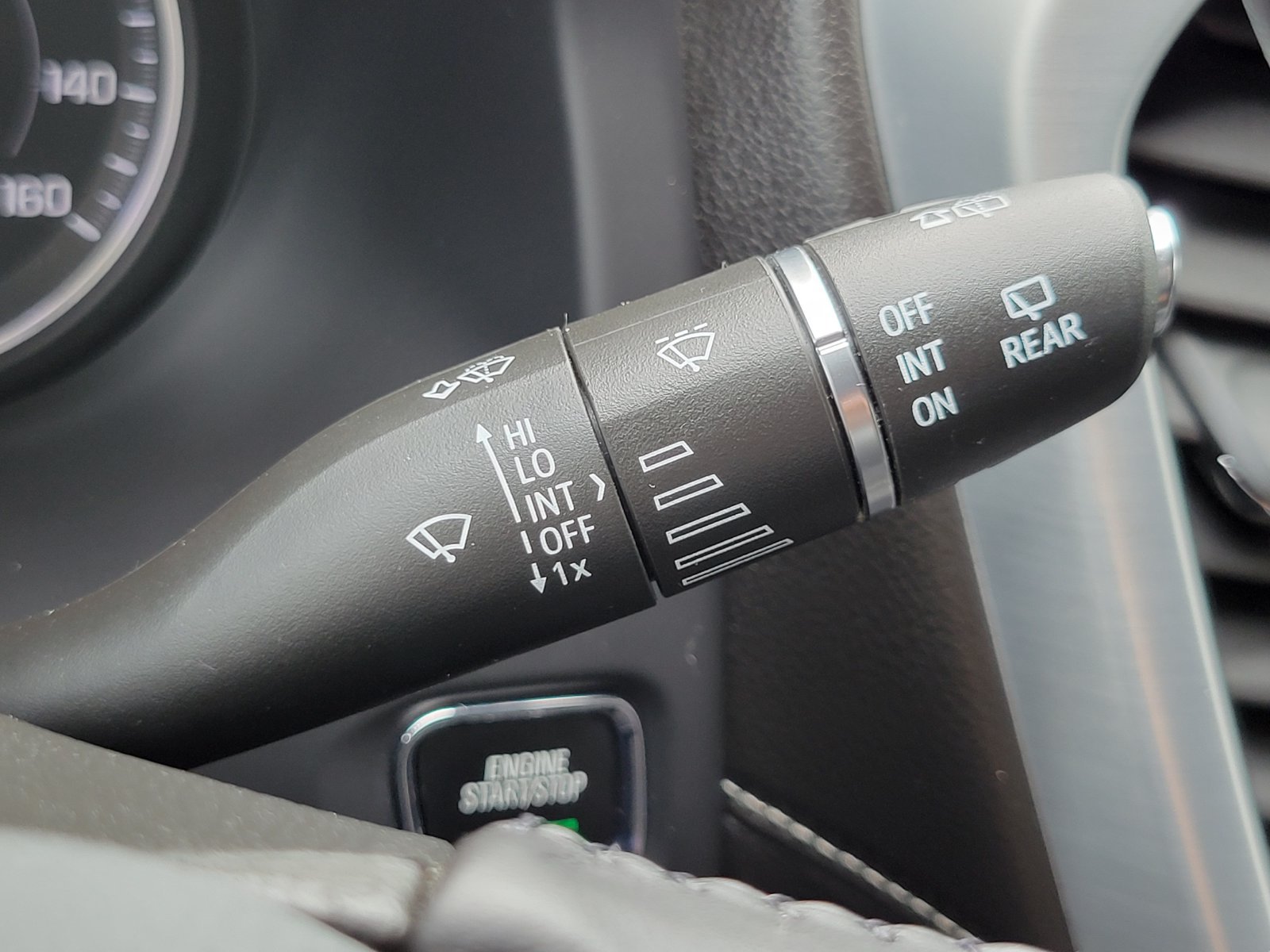 Used 2020 GMC Acadia SLT w/ Trailering Package FWD image 19
