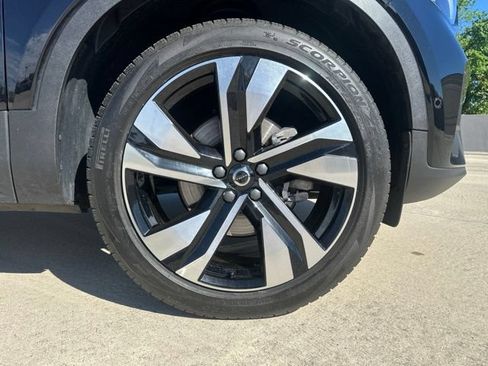 Certified 2023 Volvo XC40 B5 Ultimate w/ Protection Package Premier AWD/4WD image 11