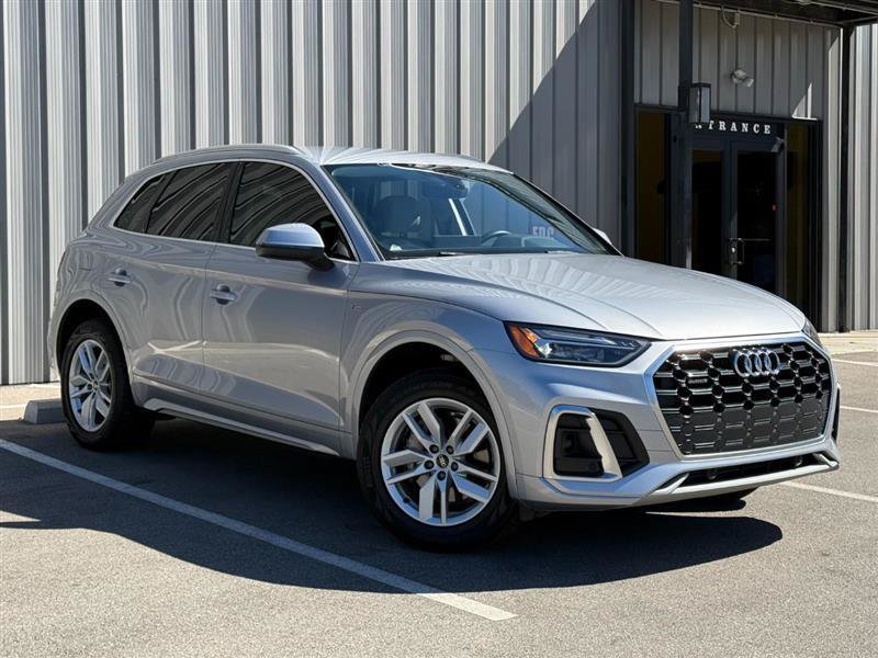 Used 2023 Audi Q5 2.0T Premium w/ Convenience Package AWD/4WD image 3