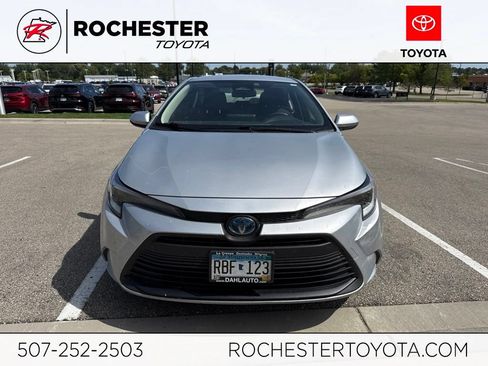 Used 2024 Toyota Corolla LE w/ LE Convenience Package FWD image 1