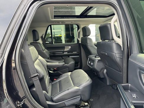 Used 2025 Ford Expedition Platinum AWD/4WD image 13