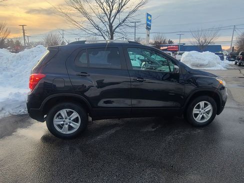 Used 2022 Chevrolet Trax LT w/ LT Convenience Package image 7