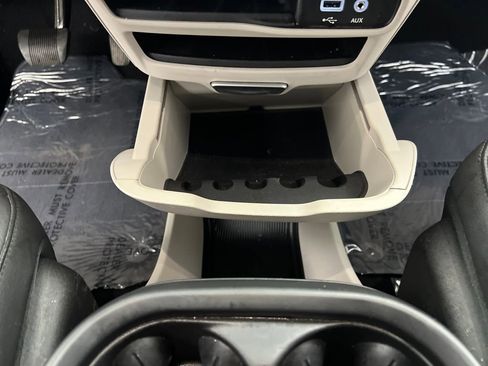 Used 2020 Chrysler Pacifica Touring-L image 47