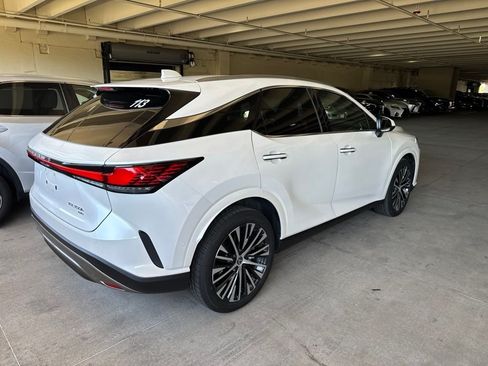 Used 2025 Lexus RX 350 w/ Convenience Package AWD/4WD image 3