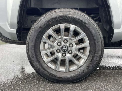 Used 2024 Toyota Tacoma Limited w/ Limited Package (LT) AWD/4WD image 32