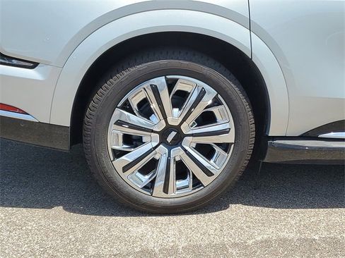 New 2025 Cadillac Escalade IQ Luxury 2 w/ LPO, Radiant Package image 7