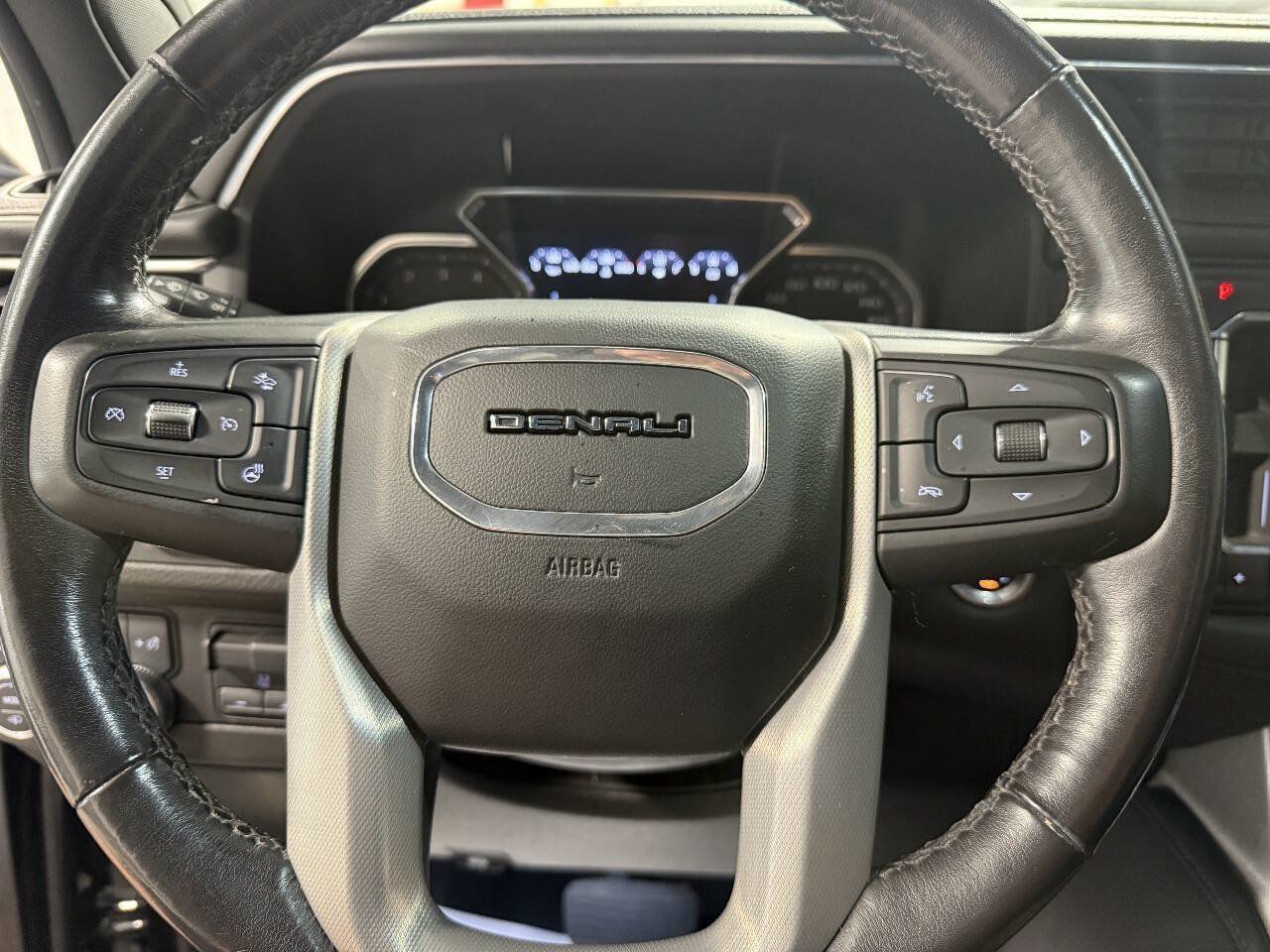 Used 2021 GMC Yukon Denali w/ Denali Ultimate Package AWD/4WD image 23