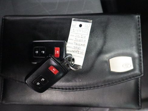 Used 2019 Toyota Tacoma TRD Off-Road AWD/4WD image 59