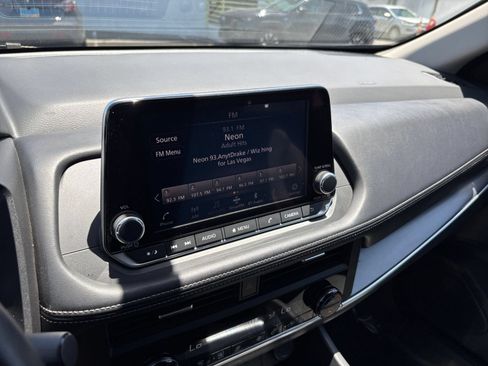 Used 2025 Nissan Rogue SV FWD image 17