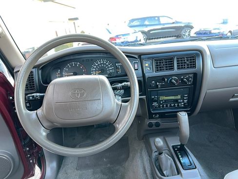 Used 2000 Toyota Tacoma 4x4 Regular Cab image 7